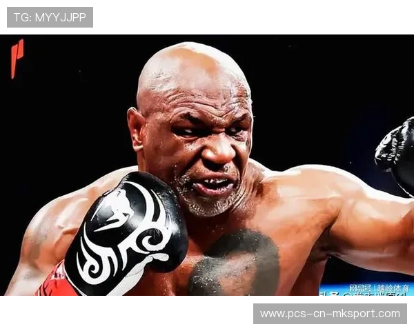 拳击赛焦点战，泰森·富里成功卫冕，泰森富里拳套